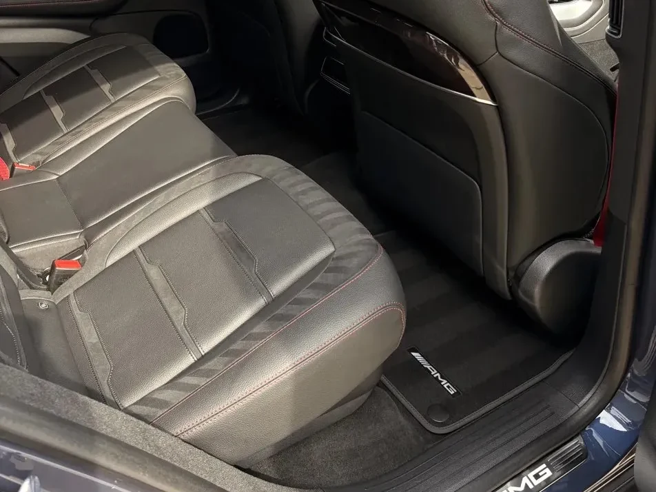 Habitacle arrière Mercedes tapis et seuils AMG après prestation